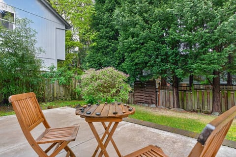 Hillsboro Hideaway | Near Golf | 2 Living Spaces