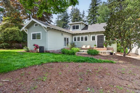 Portland Cozy Retreat | Near Golf & Wine Country