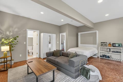 The Hideaway Retreat | 3 Kitchens | Near Golf