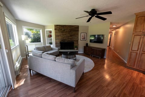Mt Hood Golf Course View - 2 bed/2 bath!
