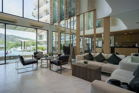 Modern 1BR Loft | Huge condo close to the beach