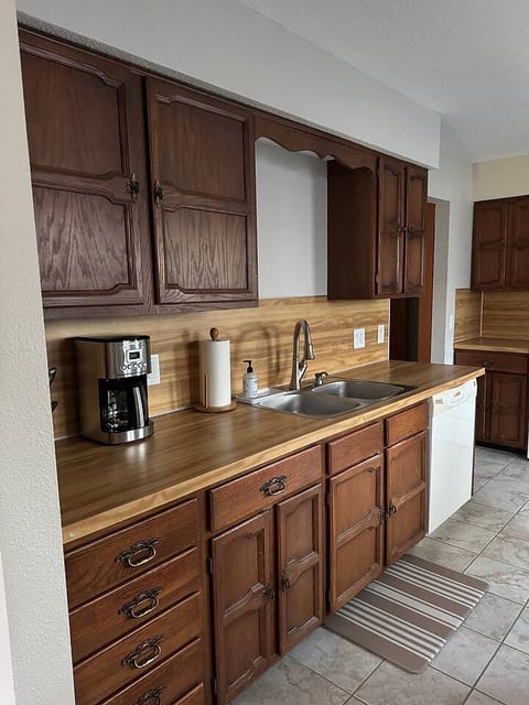 Sylvania Condo • Quiet Retreat • Near Metroparks