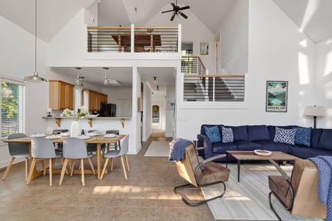 Center Hill Lake House | Lake Access, Pool & Games