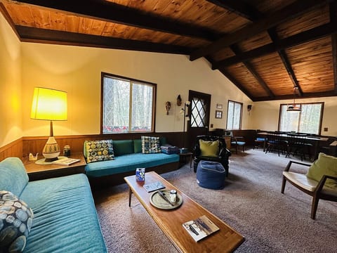 Riverfront Rustic Getaway - North Conway