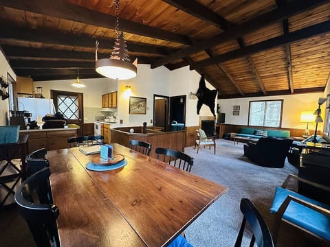 Riverfront Rustic Getaway - North Conway