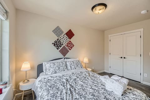 New Home near University of Oregon with EV charger image 5