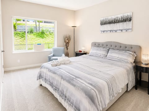 New Home near University of Oregon with EV charger image 1