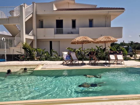 Family & Friends Aromi Garden - with Shared Pool image 2