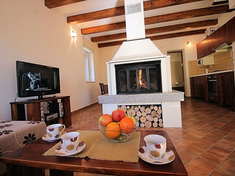 Schönes Ferienhaus in Breze mit Eigenem Balkon