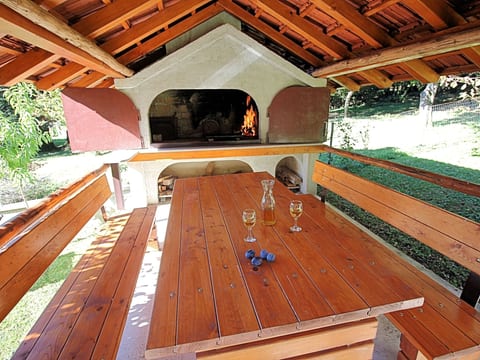 Schönes Ferienhaus in Breze mit Eigenem Balkon