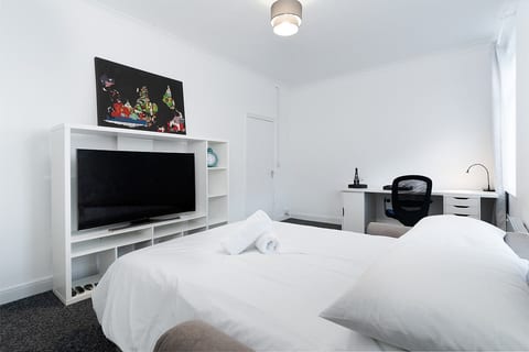 Studio-style room with double sofa bed (sleeps 2) image 3