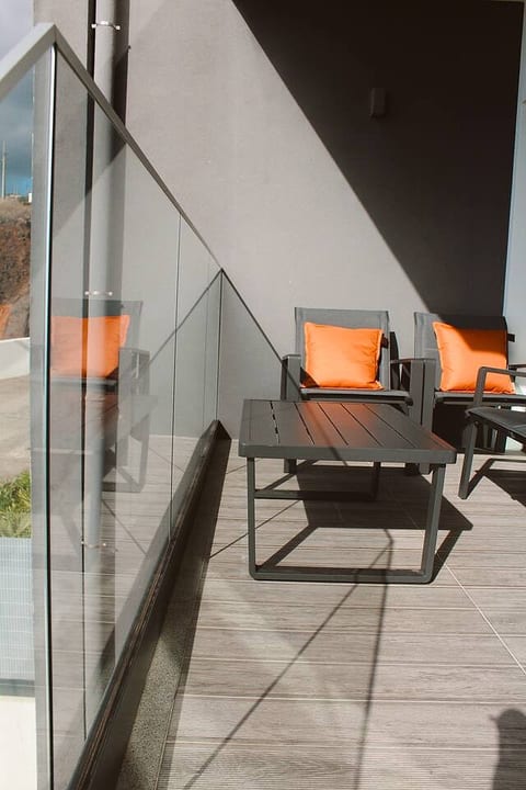 Cliff Residence Waterfront Apartment