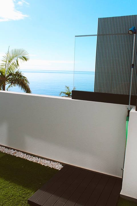 Cliff Residence Waterfront Apartment