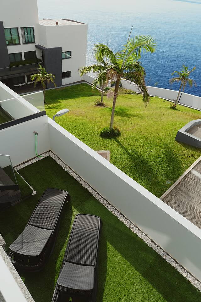 Cliff Residence Waterfront Apartment