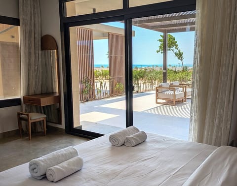Spacious 3BR Apartment Glorious Panoramic Seaviews image 2