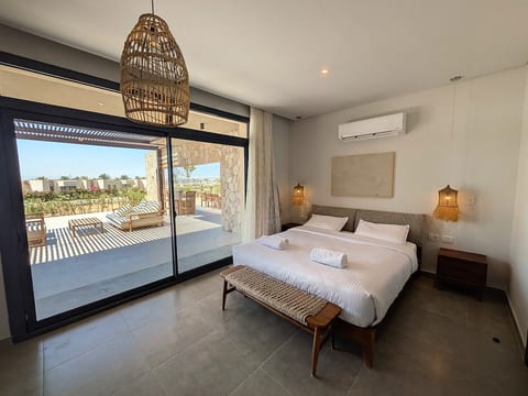 Spacious 3BR Apartment Glorious Panoramic Seaviews image 5
