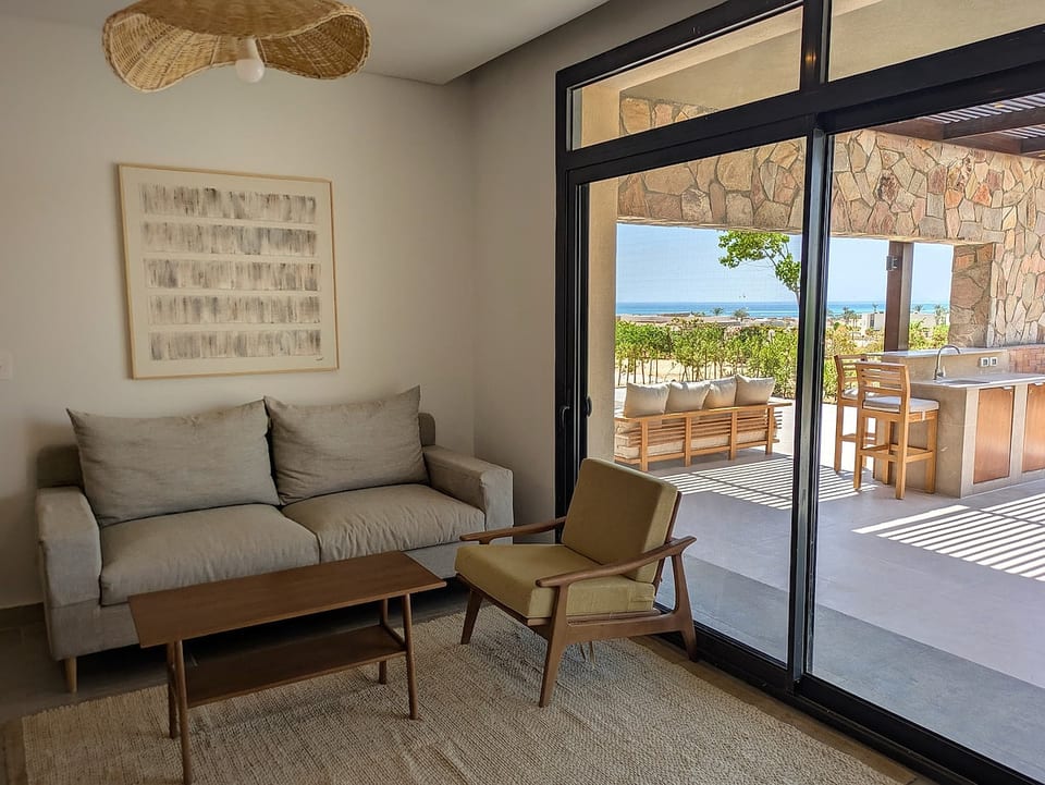 Spacious 3BR Apartment Glorious Panoramic Seaviews image 1
