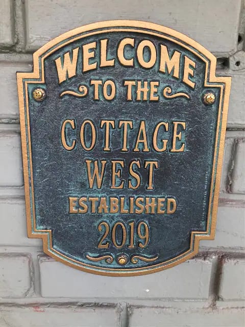 Cottage West - 3 bedroom - whole house - Kansas City