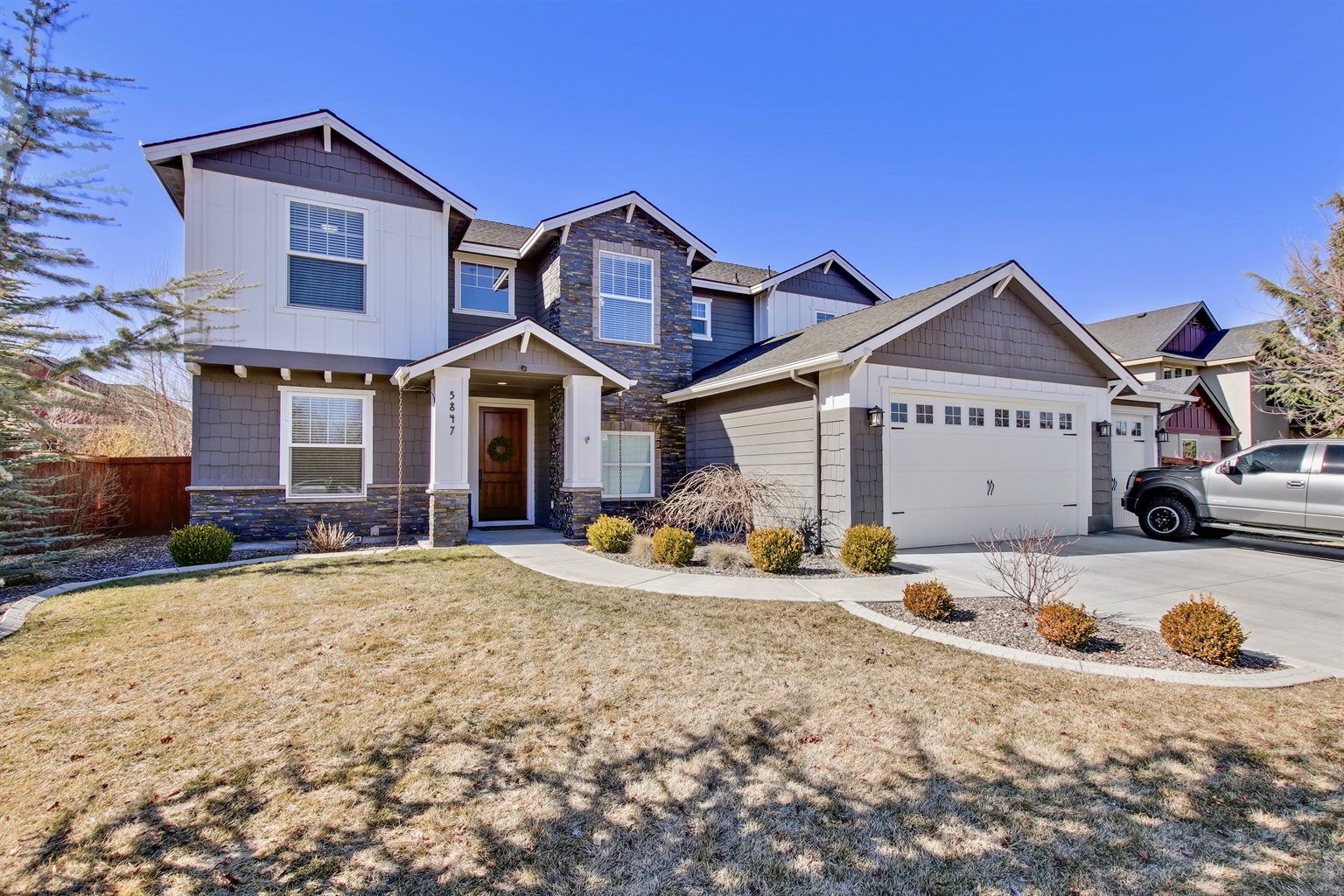 large-modern-6-bedroom-farmhouse-with-custom-theater-in-meridian/