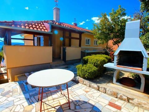 Wohnung in Novi Vinodolski mit Grill, Garten und