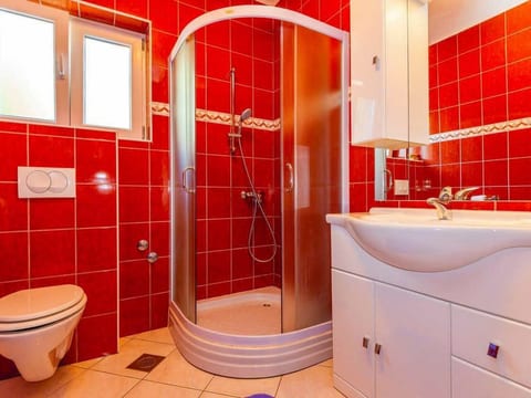 Wohnung in Novi Vinodolski mit Grill, Garten und