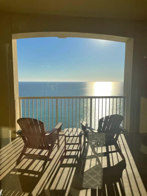 Enjoy the afternoon Su from your private balcony 