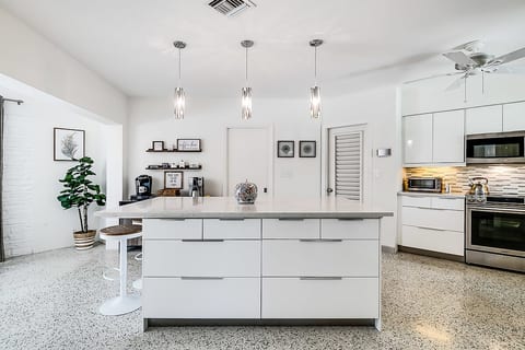 Modern chef’s kitchen – Sleek island with seating, perfect for family meals and entertaining.
