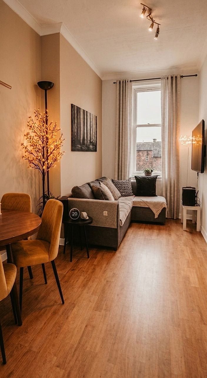 ️✨ Open-plan lounge & dining area with cosy lighting