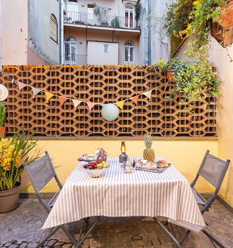 Quiet Trevi Fountain Apartment • Patio & Courtyard image 3