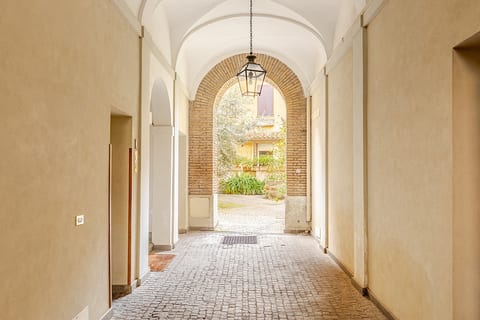 Quiet Trevi Fountain Apartment • Patio & Courtyard image 2