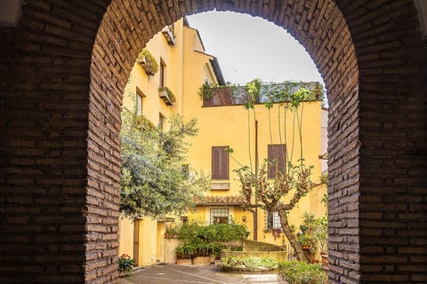 Quiet Trevi Fountain Apartment • Patio & Courtyard image 4