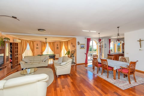 House Nera - Unit 180957-5