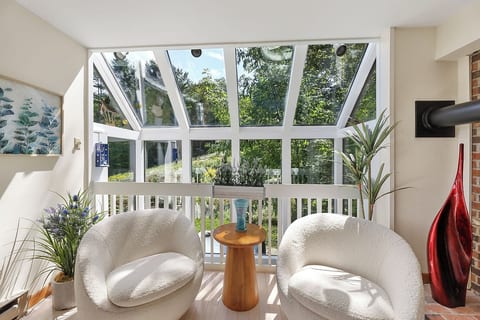 Great spot to have your morning coffee and catch the morning sun.