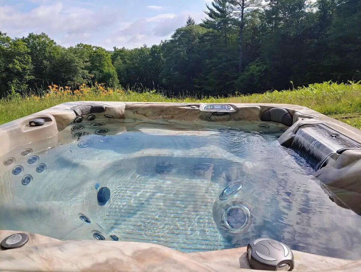 7 person Artesian Grand Cayman hot tub with all the bells and whistles.