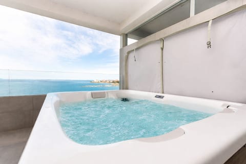 Apartment Luxury Beachfront Jacuzzi Suite with Sea View - Unit 378719-13