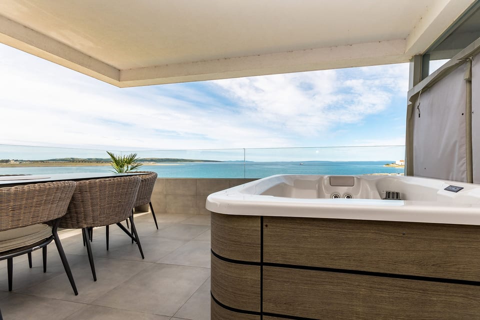 Apartment Luxury Beachfront Jacuzzi Suite with Sea View - Unit 378719-13