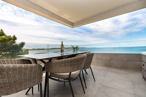 Apartment Luxury Beachfront Jacuzzi Suite with Sea View - Unit 378719-13