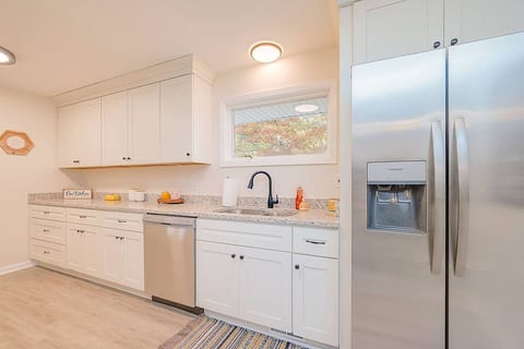 ~The BeeHive! | New 4 Bedroom Listing Next to CNU!