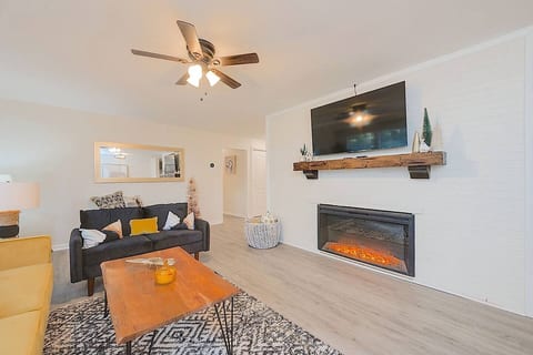 ~The BeeHive! | New 4 Bedroom Listing Next to CNU!