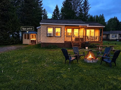 La Sieste, Private Hot Tub, Beach, Kayaks &Treetop
