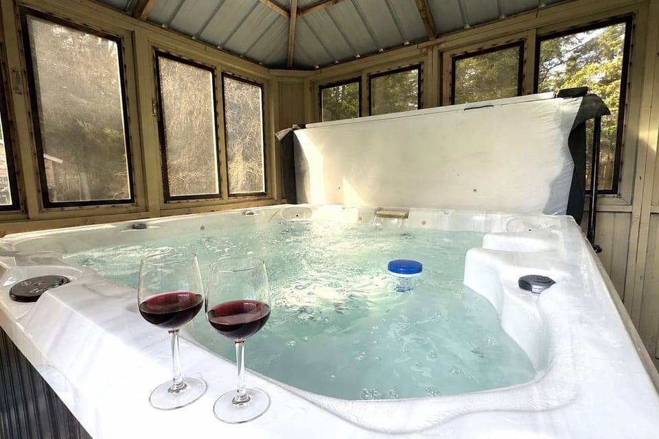Le Fainéant | Private Hot Tub| Beach & Free Kayaks - Sainte-Lucie-des-Laurentides, Quebec
