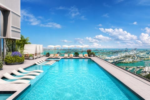 New 2026 Condo 270° Bay View Downtown 2BR Massive Amenities