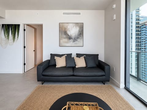 New 2026 Condo 270° Bay View Downtown 2BR Massive Amenities