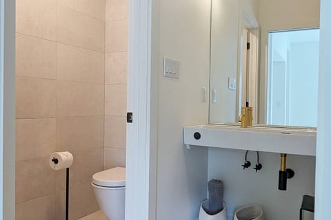 Separate toilet to shower/bath with 2 sinks and vanity.