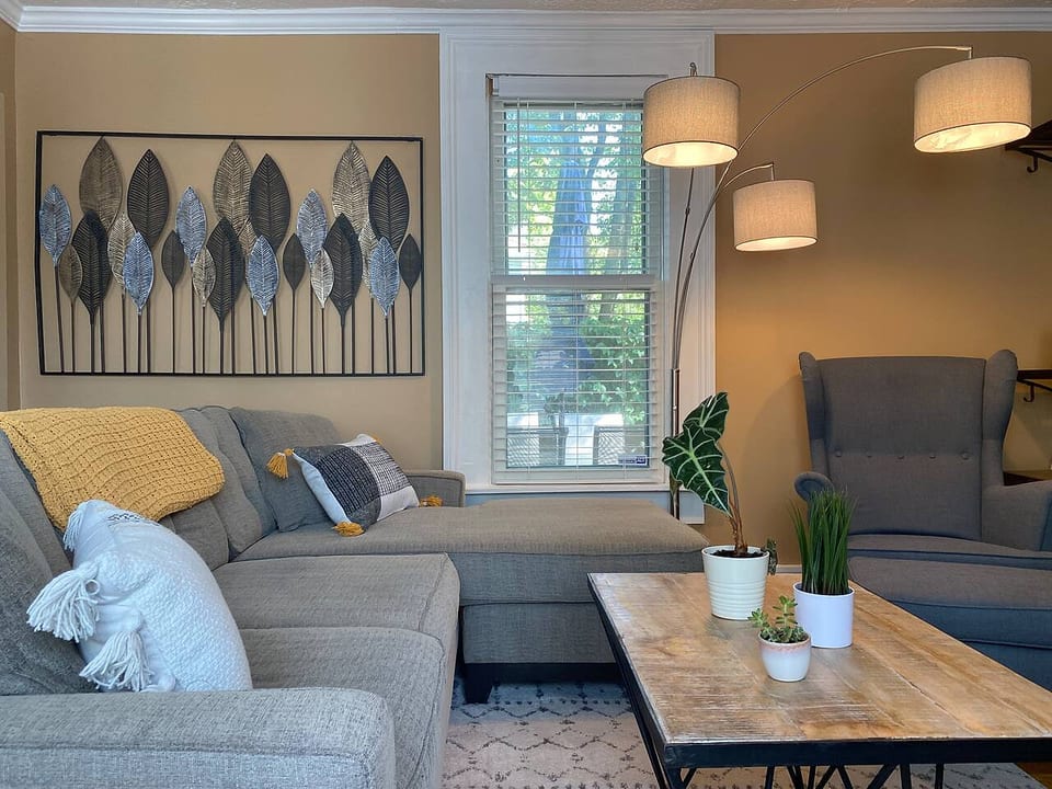 The Little Blue Cottage - Fast WiFi - Columbus
