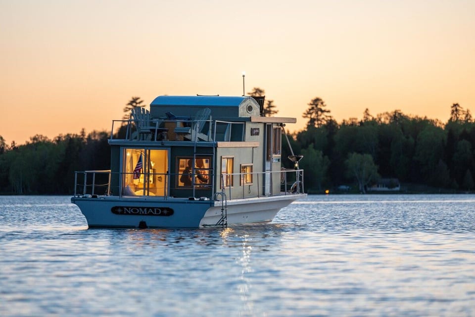 Houseboat NOMAD in Lakeville, Maine - Springfield
