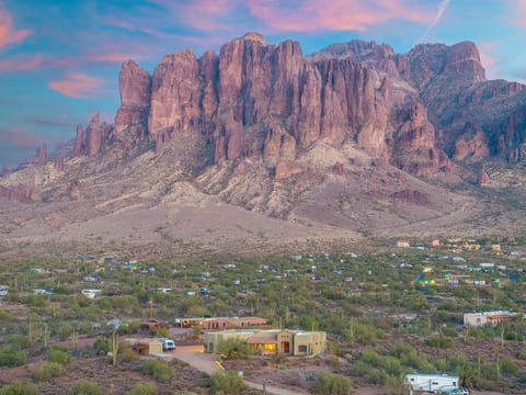 Goldfield 360 is located at the Superstition Mountain Skirts, Experience one of the best Arizona Desert sunsets and amazing outdoor activities such as horseback ridding, hiking trails with breathtaking scenic views and much more!