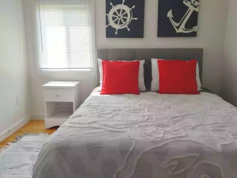 Queen size bed in Master Bedroom