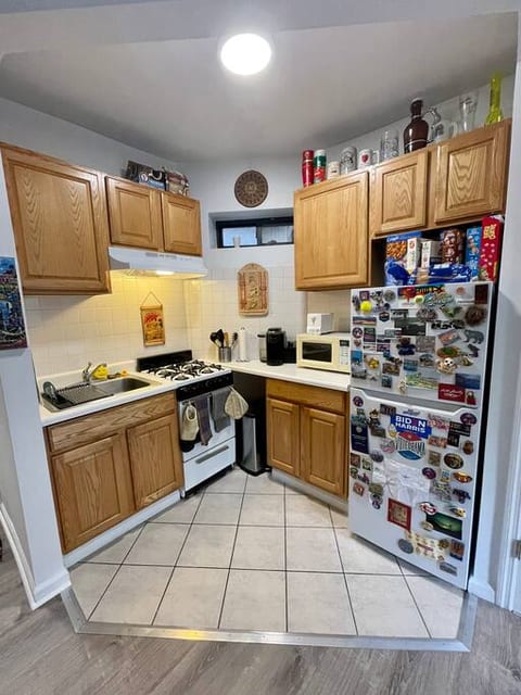 Full kitchen