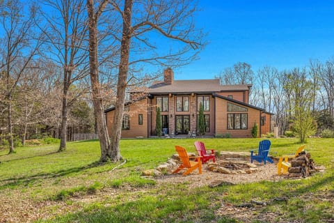 Indoor Park, 55 acres, Pickleball, Walking Trails!
